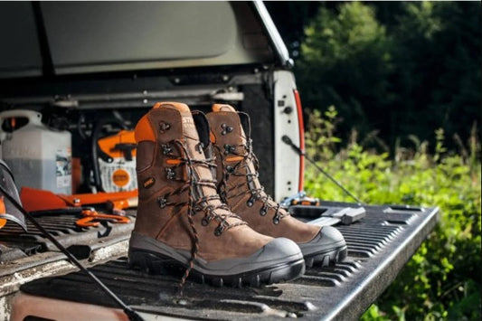 Botas anticorte de cuero y repelentes al agua STIHL Dynamic S3